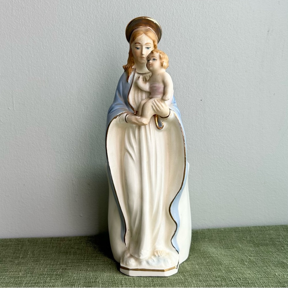 VINTAGE virgin mary w/baby ceramic figure/planter excellent